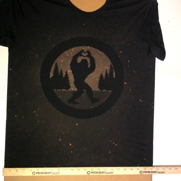 Handmade bleach painted. Bigfoot❤️gesture with footprint on the back - Picture 2 of 4